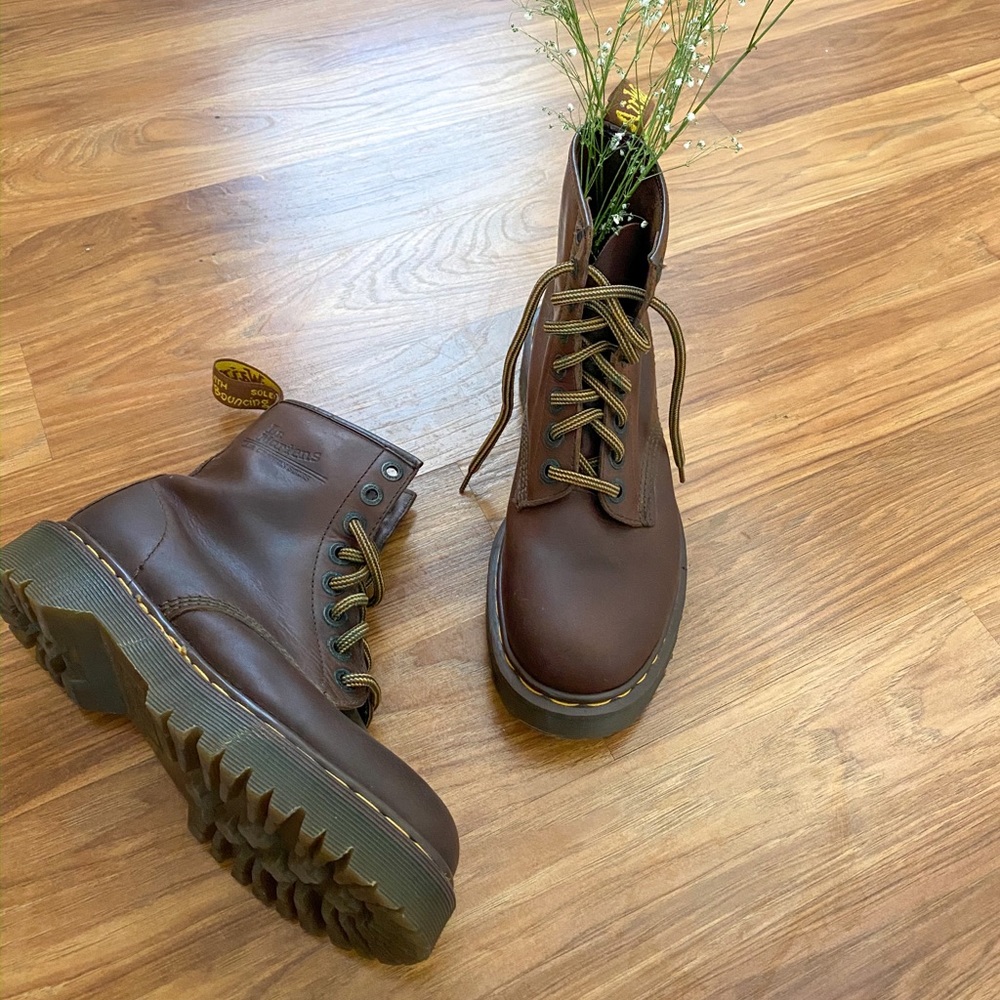 MADE IN ENGLAND Dr. Martens